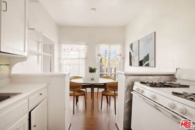 2717 S Budlong Avenue, Los Angeles, CA 90007
