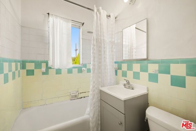 2717 S Budlong Avenue, Los Angeles, CA 90007