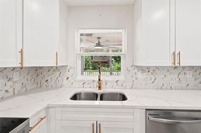 6691 56TH AVENUE N, St Petersburg, FL 33709