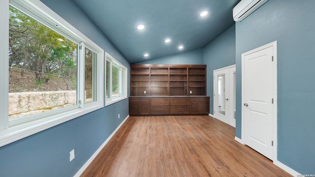 8012 Rocking Horse Ln, Boerne, TX 78015