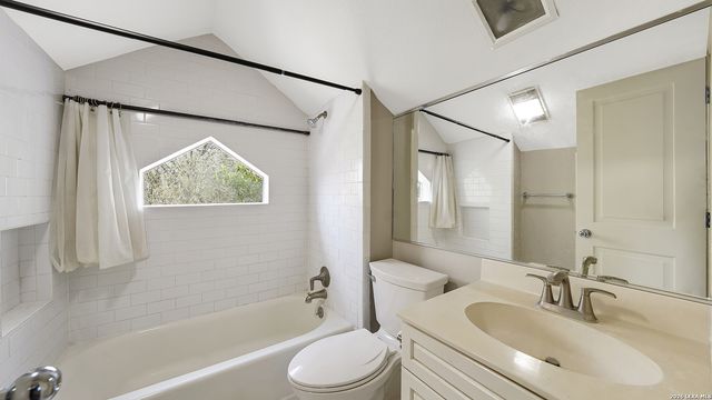 8012 Rocking Horse Ln, Boerne, TX 78015