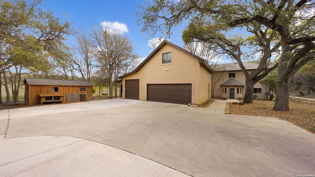 8012 Rocking Horse Ln, Boerne, TX 78015