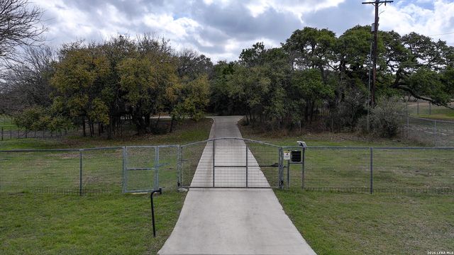 8012 Rocking Horse Ln, Boerne, TX 78015