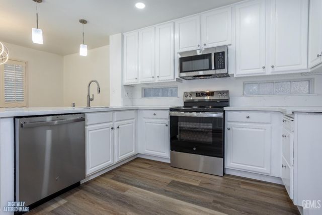 9815 Cabbage Rose Avenue, Bakersfield, CA 93311