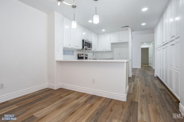 9815 Cabbage Rose Avenue, Bakersfield, CA 93311