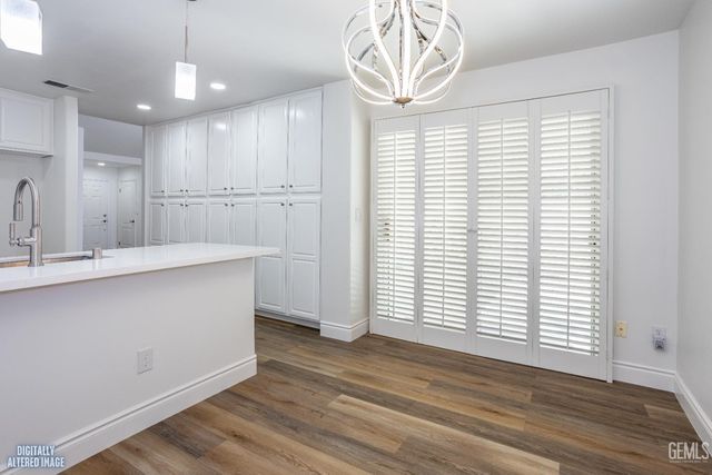 9815 Cabbage Rose Avenue, Bakersfield, CA 93311