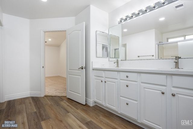 9815 Cabbage Rose Avenue, Bakersfield, CA 93311