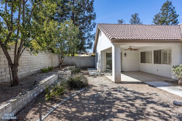 9815 Cabbage Rose Avenue, Bakersfield, CA 93311