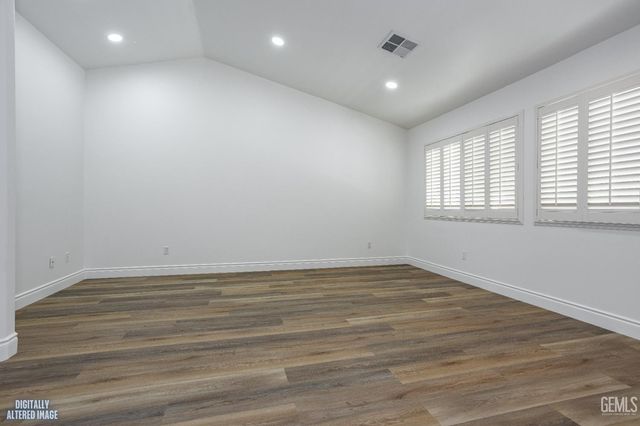 9815 Cabbage Rose Avenue, Bakersfield, CA 93311