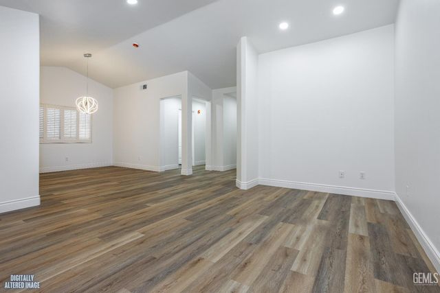 9815 Cabbage Rose Avenue, Bakersfield, CA 93311