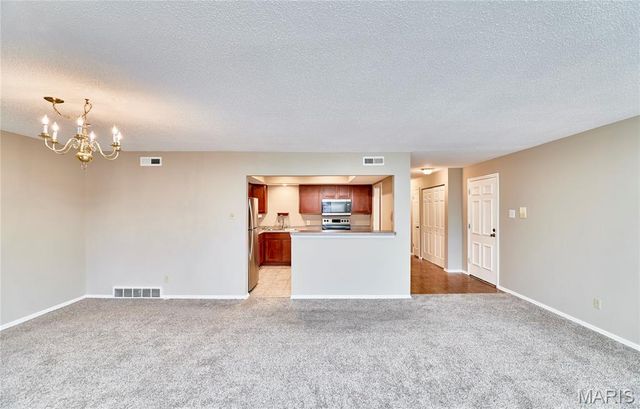 927 Claytonbrook Drive 3, Ballwin, MO 63011