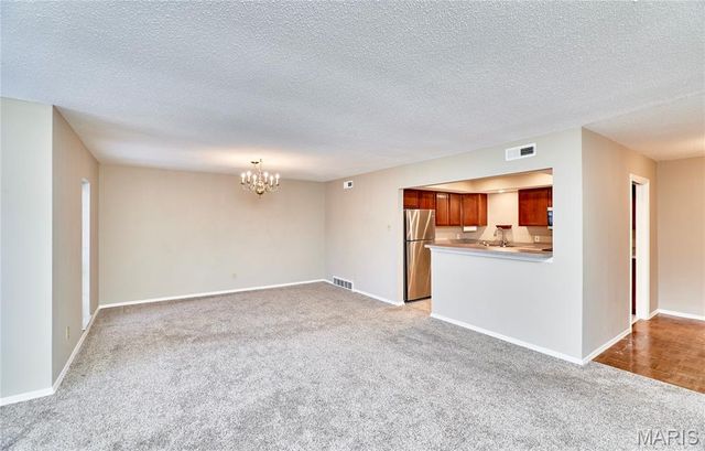 927 Claytonbrook Drive 3, Ballwin, MO 63011