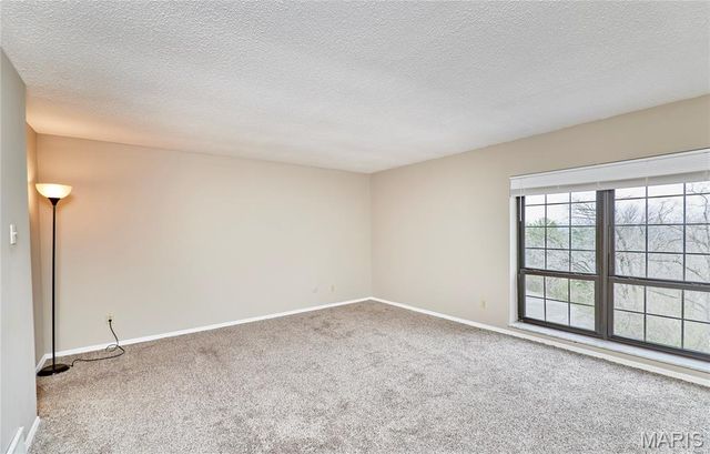 927 Claytonbrook Drive 3, Ballwin, MO 63011