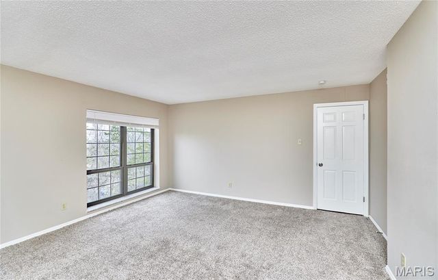 927 Claytonbrook Drive 3, Ballwin, MO 63011