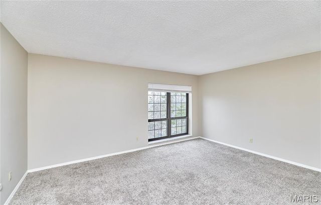 927 Claytonbrook Drive 3, Ballwin, MO 63011