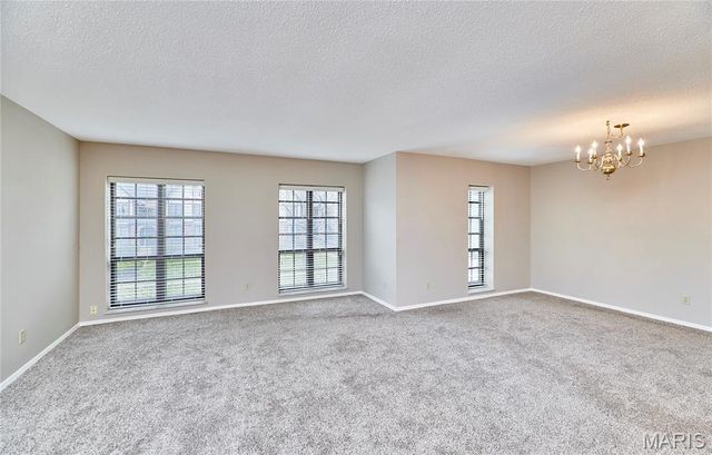 927 Claytonbrook Drive 3, Ballwin, MO 63011