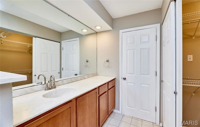 927 Claytonbrook Drive 3, Ballwin, MO 63011