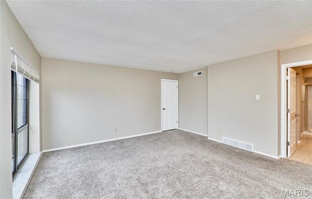 927 Claytonbrook Drive 3, Ballwin, MO 63011