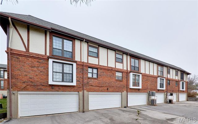 927 Claytonbrook Drive 3, Ballwin, MO 63011