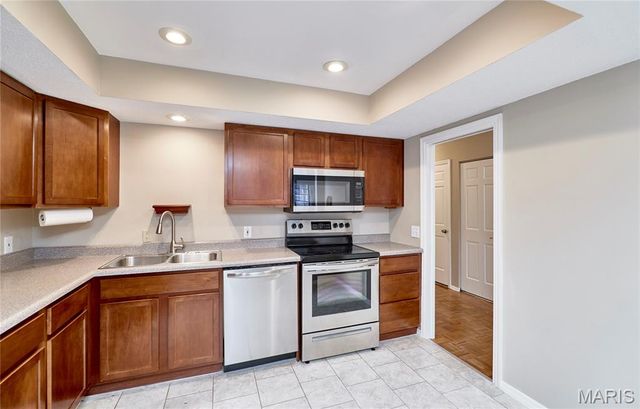 927 Claytonbrook Drive 3, Ballwin, MO 63011