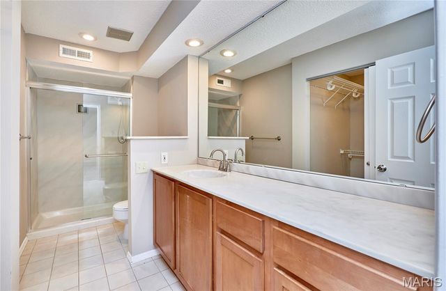 927 Claytonbrook Drive 3, Ballwin, MO 63011