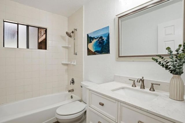 1301 Highland Drive, Hollister, CA 95023