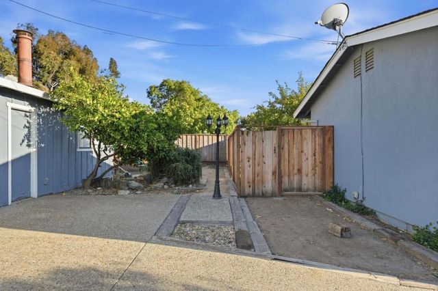 1301 Highland Drive, Hollister, CA 95023