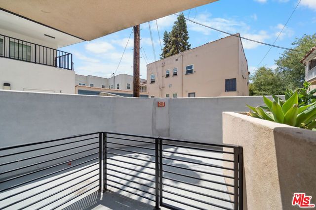 8532 Cashio Street 101, Los Angeles, CA 90035