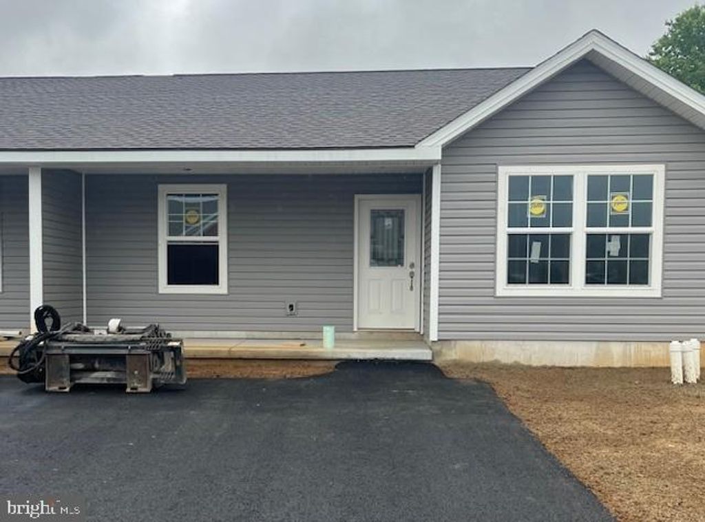 90 PACIFIC AVENUE, Milroy, PA 17063