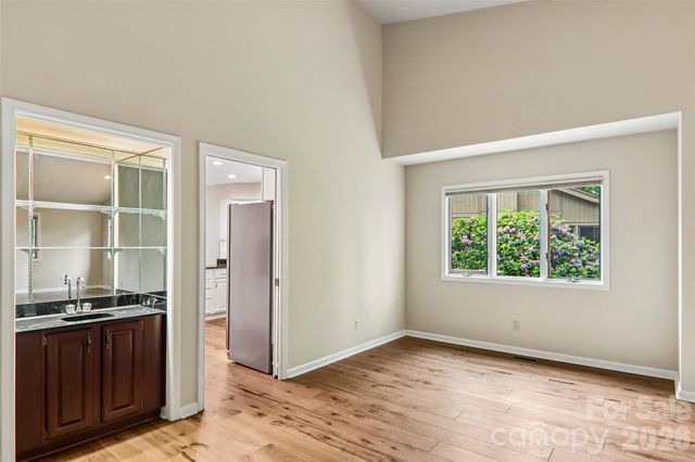 405 Wild Oak Lane, Hendersonville, NC 28791