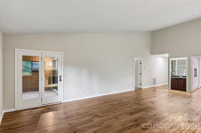 405 Wild Oak Lane, Hendersonville, NC 28791