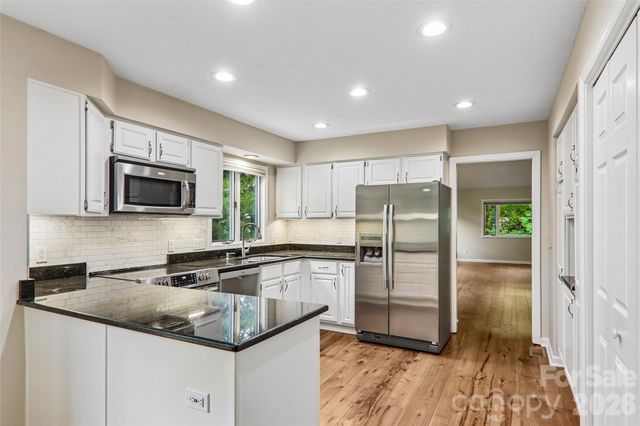 405 Wild Oak Lane, Hendersonville, NC 28791