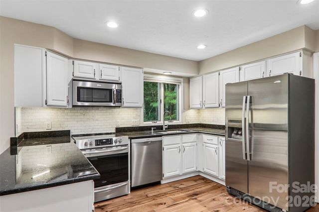 405 Wild Oak Lane, Hendersonville, NC 28791
