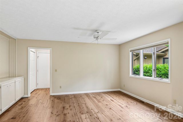 405 Wild Oak Lane, Hendersonville, NC 28791