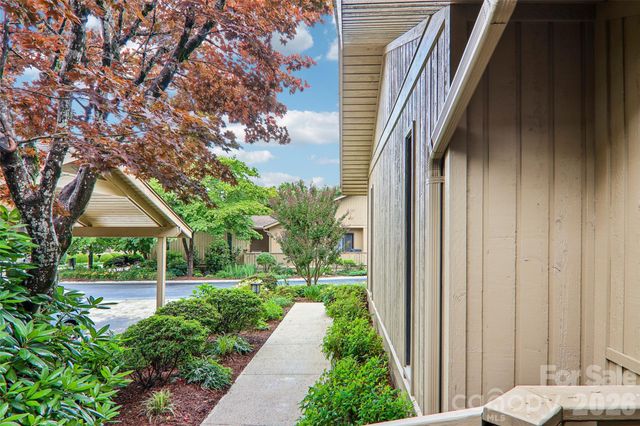 405 Wild Oak Lane, Hendersonville, NC 28791