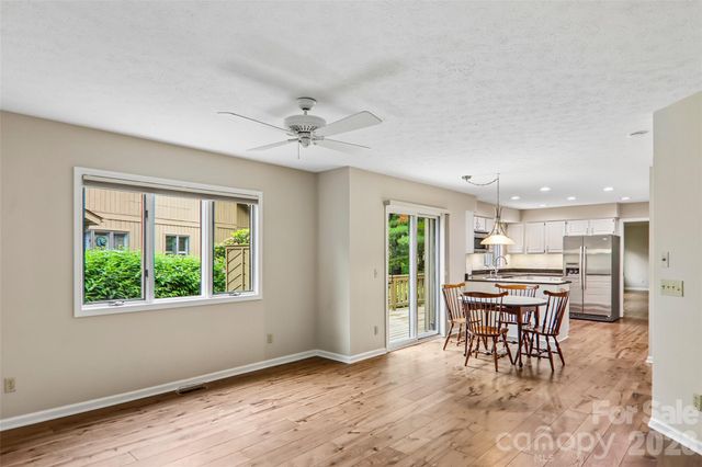 405 Wild Oak Lane, Hendersonville, NC 28791