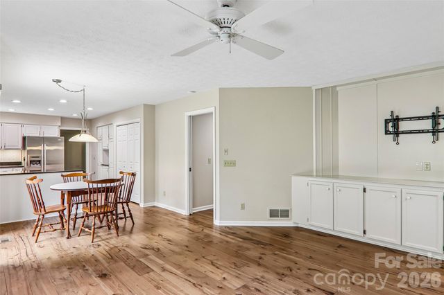 405 Wild Oak Lane, Hendersonville, NC 28791