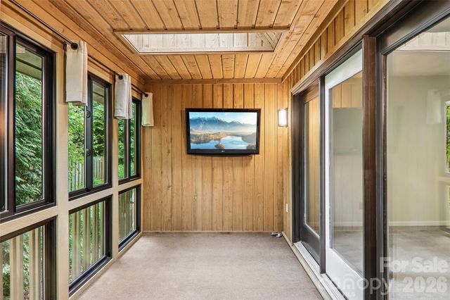 405 Wild Oak Lane, Hendersonville, NC 28791