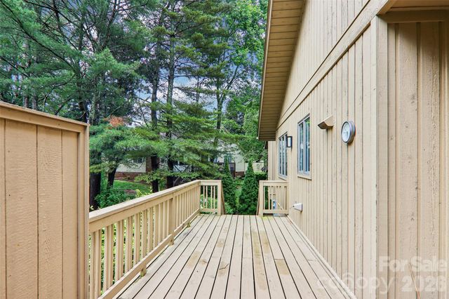 405 Wild Oak Lane, Hendersonville, NC 28791