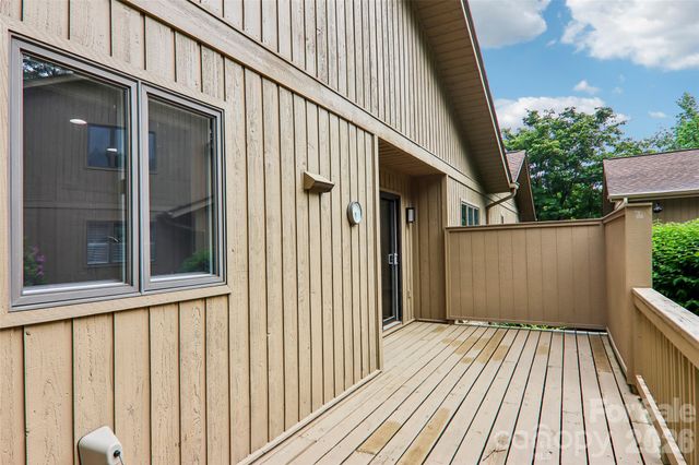 405 Wild Oak Lane, Hendersonville, NC 28791