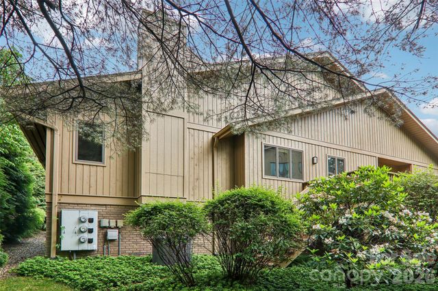 405 Wild Oak Lane, Hendersonville, NC 28791