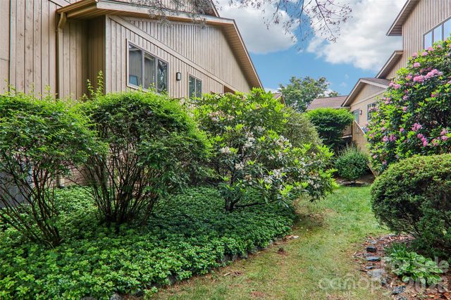 405 Wild Oak Lane, Hendersonville, NC 28791