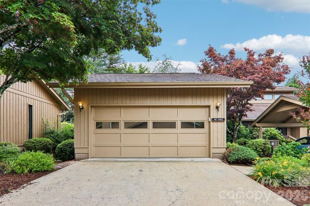 405 Wild Oak Lane, Hendersonville, NC 28791
