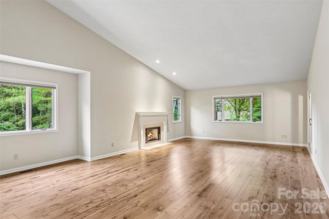 405 Wild Oak Lane, Hendersonville, NC 28791