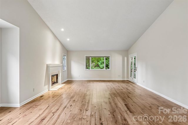 405 Wild Oak Lane, Hendersonville, NC 28791