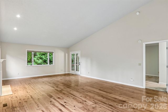 405 Wild Oak Lane, Hendersonville, NC 28791