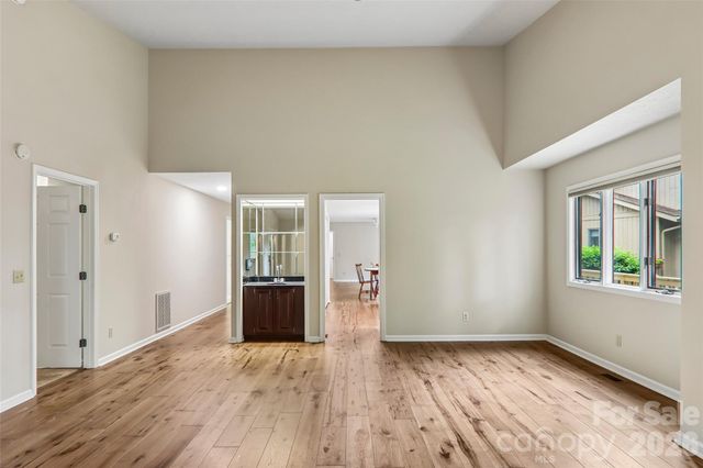 405 Wild Oak Lane, Hendersonville, NC 28791