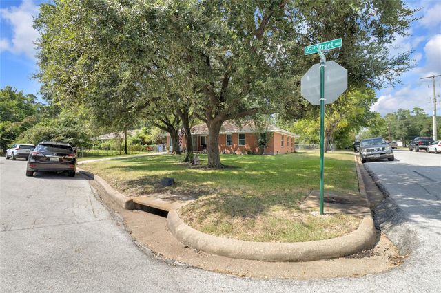 1414 23rd Street, Huntsville, TX 77340