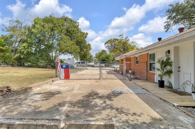 1414 23rd Street, Huntsville, TX 77340