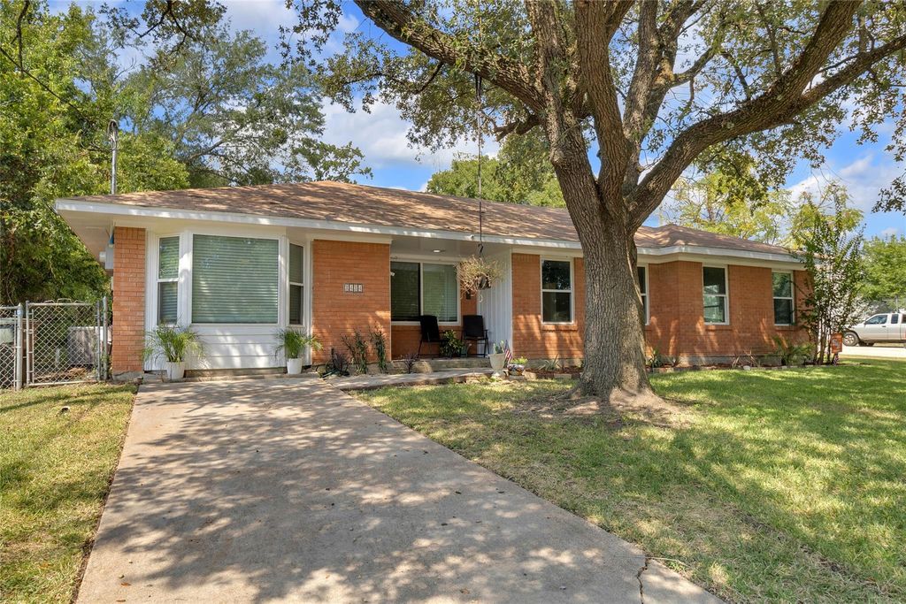 1414 23rd Street, Huntsville, TX 77340